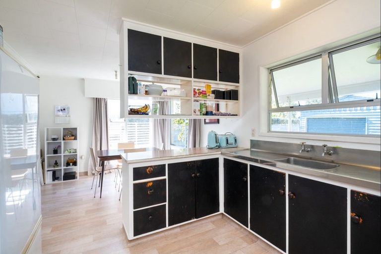 Photo of property in 329 Clifton Road, Te Awanga, 4102