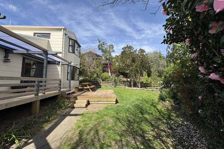 Photo of property in 1/54 Muritai Crescent, Havelock North, 4130