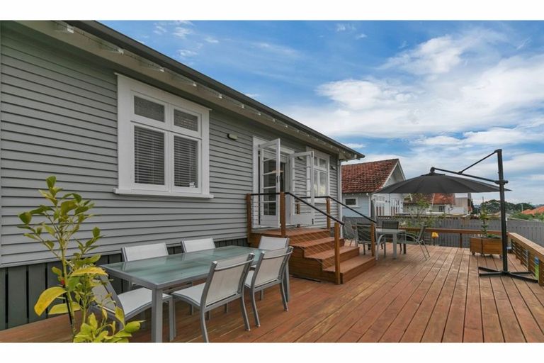 Photo of property in 1 Cochrane Road, Hobsonville, Auckland, 0616