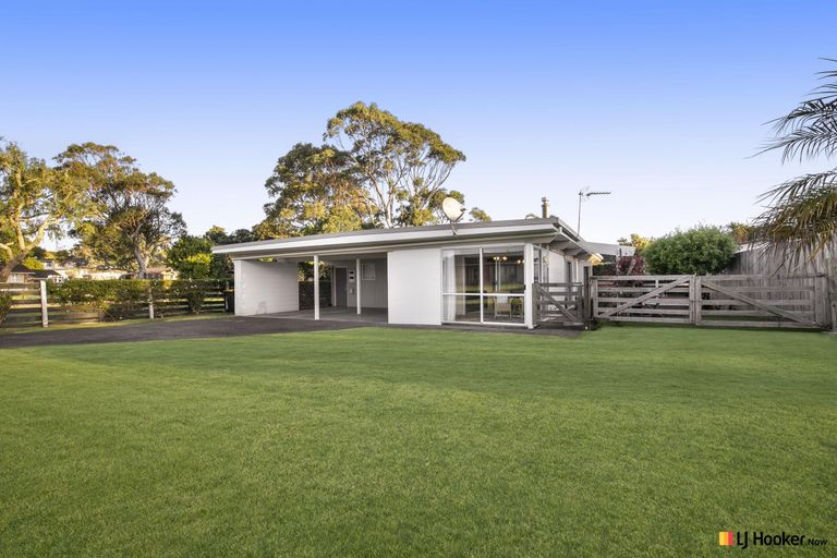 Photo of property in 18 Waterlea Avenue, Mangere Bridge, Auckland, 2022