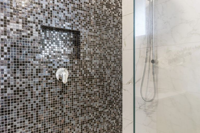 Photo of property in 1/51 Larne Avenue, Pakuranga Heights, Auckland, 2010