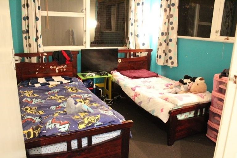 Photo of property in 12 Lewis Road, Pakuranga, Auckland, 2010