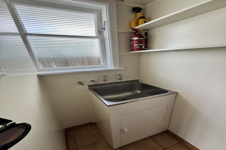 Photo of property in 190 Breaker Bay Road, Breaker Bay, Wellington, 6022