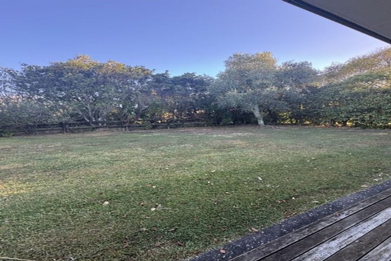 Photo of property in 81 Motu Road, Kumeu, 0891