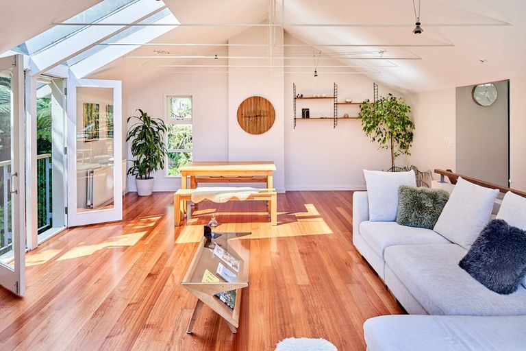 Photo of property in 1a Waitohu Road, York Bay, Lower Hutt, 5013