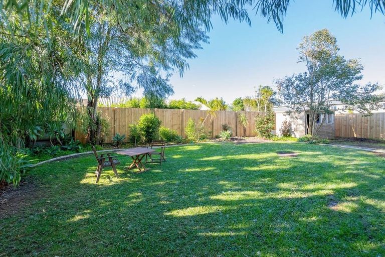 Photo of property in 40 Akoranga Drive, Northcote, Auckland, 0627