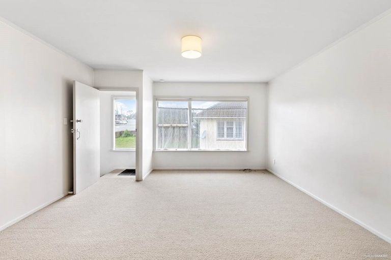 Photo of property in 1/40 Rosebank Road, Avondale, Auckland, 1026