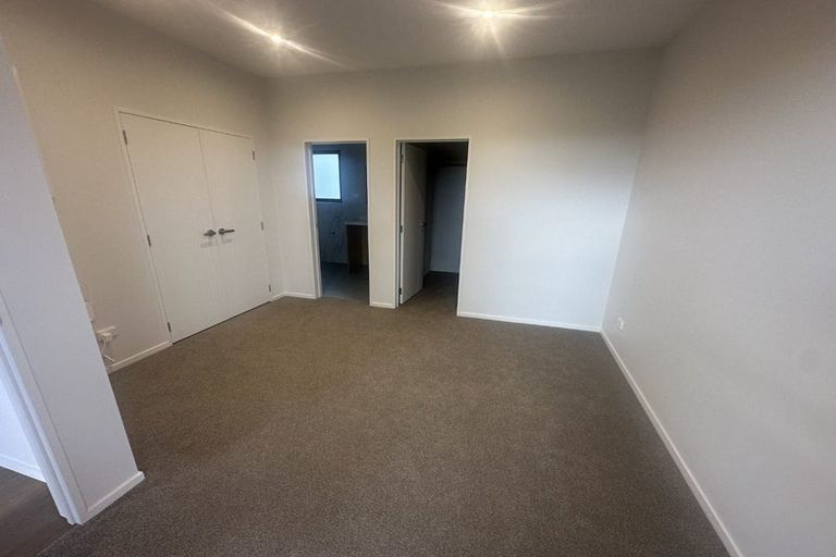 Photo of property in 35 Cedar Heights Avenue, Massey, Auckland, 0614