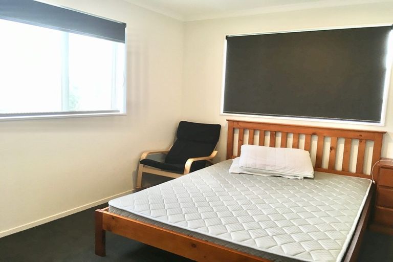 Photo of property in 10 Montmere Avenue, Te Atatu Peninsula, Auckland, 0610