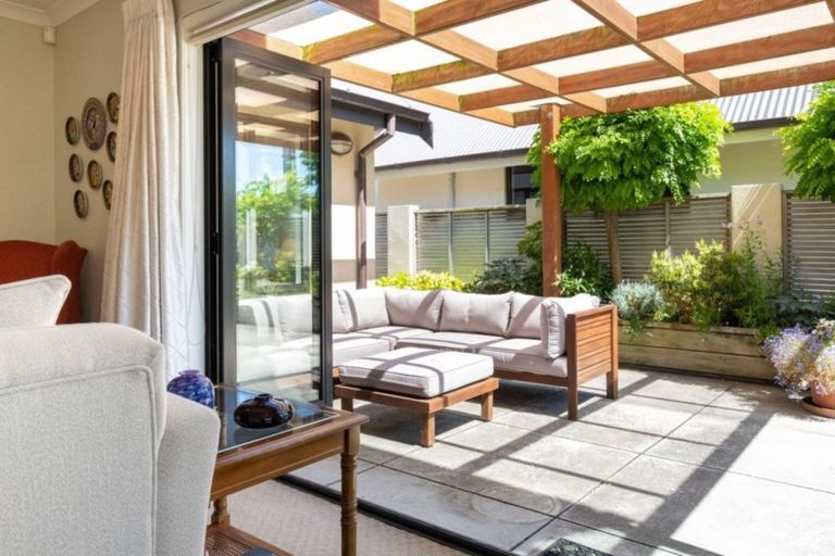 Photo of property in 2/11 Te Aute Road, Havelock North, 4130