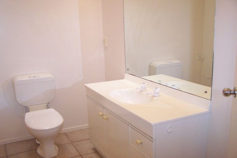 Photo of property in 42 Matterhorn Crescent, Northpark, Auckland, 2013