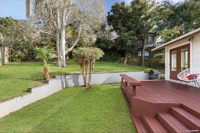 Photo of property in 2/74 Ayton Drive, Totara Vale, Auckland, 0629
