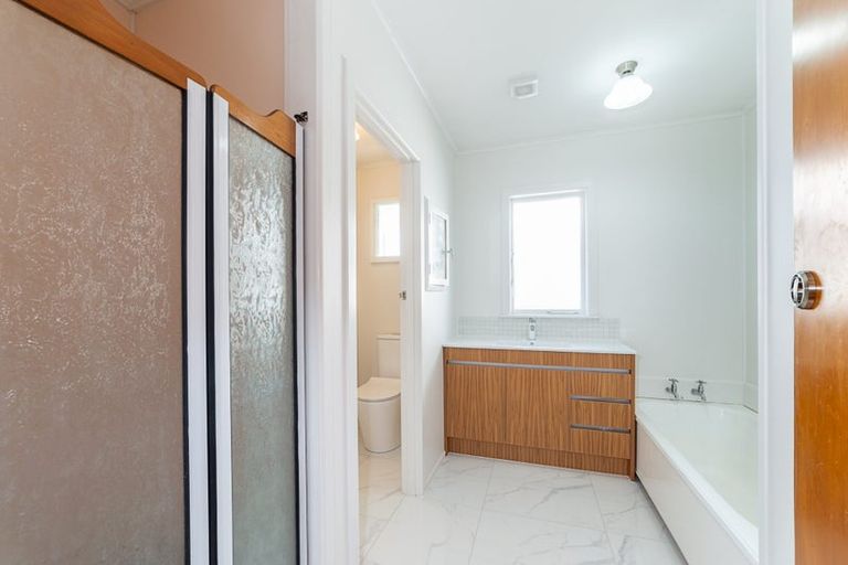 Photo of property in 4 Seaview Road, Glenfield, Auckland, 0629