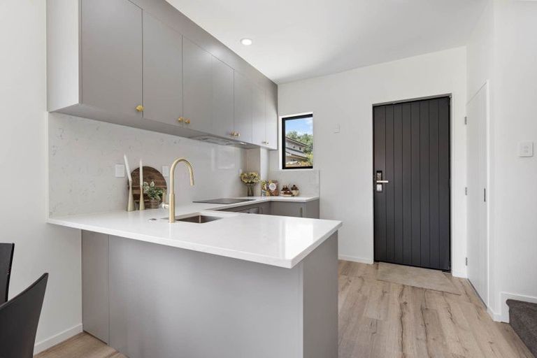 Photo of property in 1/77 Glenmore Road, Sunnyhills, Auckland, 2010