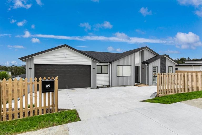 Photo of property in 19 Tautoru Avenue, Orewa, 0931