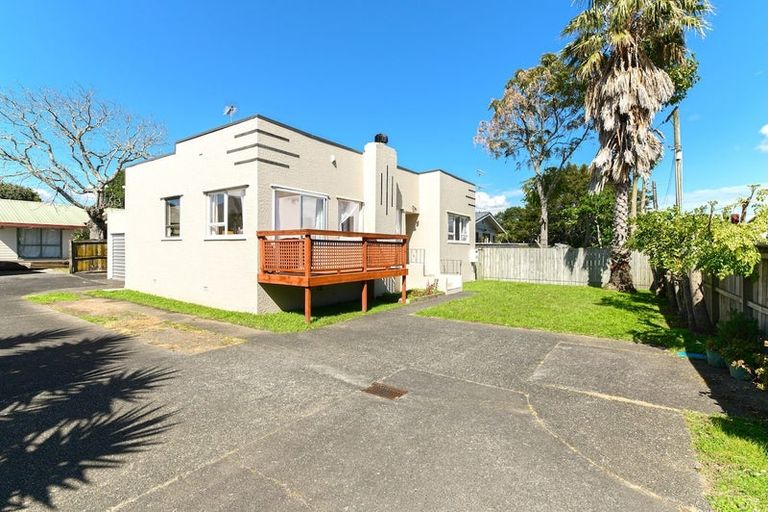 Photo of property in 1/18 Northcote Road, Takapuna, Auckland, 0622