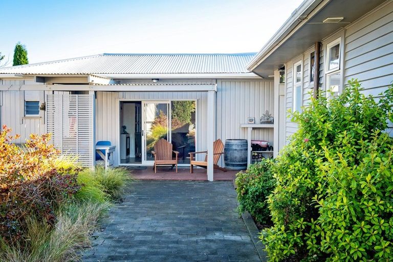 Photo of property in 2 Jarvis Place, Taradale, Napier, 4112