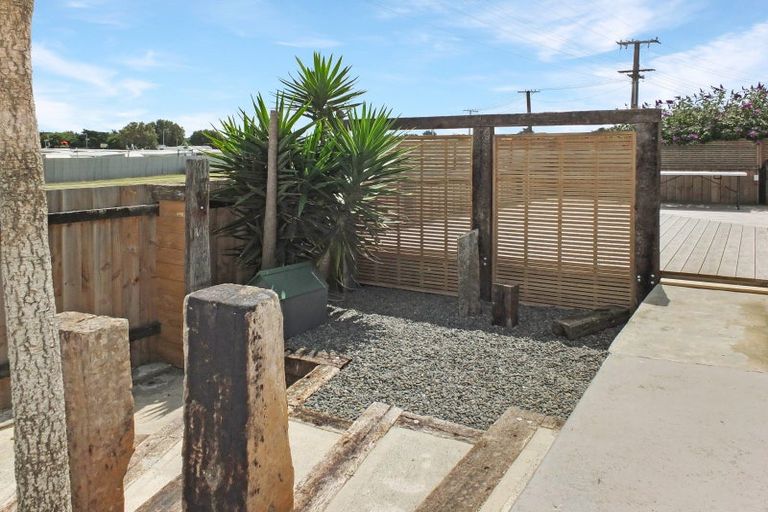 Photo of property in 35 Nash Parade, Foxton Beach, Foxton, 4815
