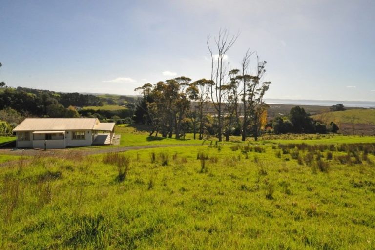 Photo of property in 1742 South Head Road, South Head, Helensville, 0874
