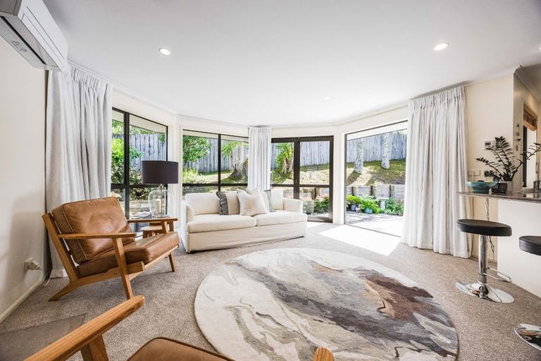 Photo of property in 22 Ballymore Drive, Pinehill, Auckland, 0632