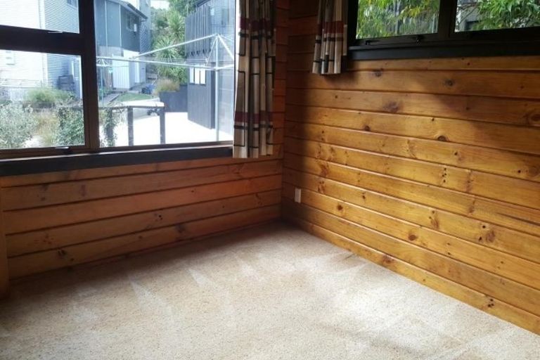 Photo of property in 104 Balmain Road, Chatswood, Auckland, 0626