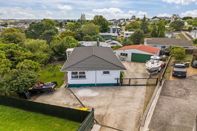 Photo of property in 26 Kaikoura Street, Henderson, Auckland, 0612