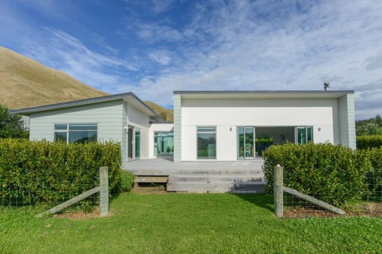 Photo of property in 59 Shoal Beach Road, Aramoana, Omakere, 4271