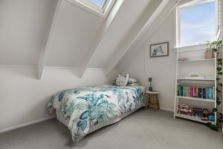 Photo of property in 36a Summer Street, Stanley Point, Auckland, 0624