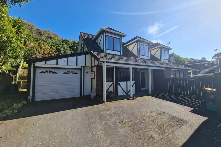 Photo of property in 10 Flinders Place, Johnsonville, Wellington, 6037