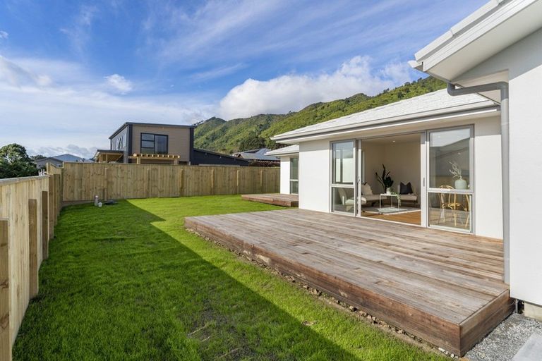 Photo of property in 18 Karearea Avenue, Waikanae, 5036