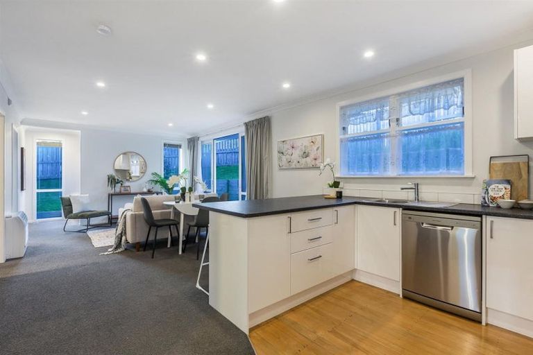 Photo of property in 51 Kapiti Crescent, Titahi Bay, Porirua, 5022