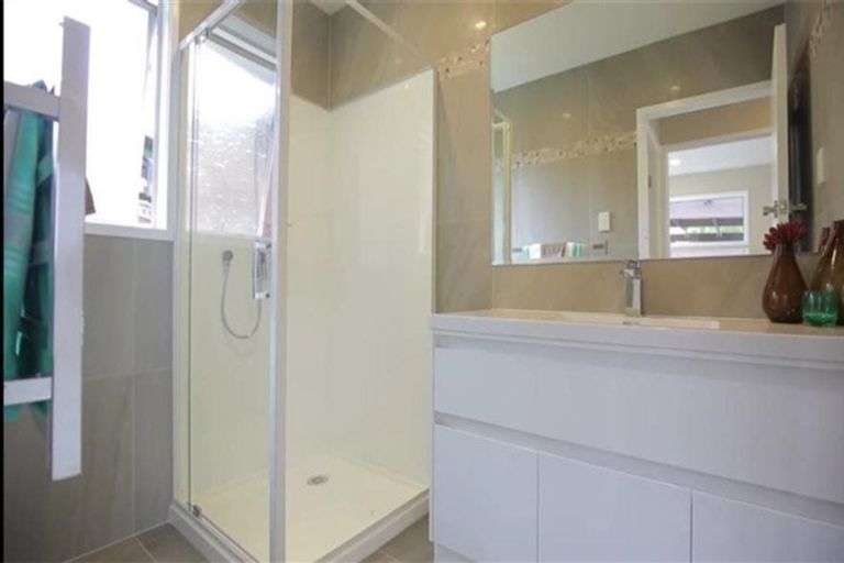 Photo of property in 32 Fitzwater Place, Henderson, Auckland, 0612