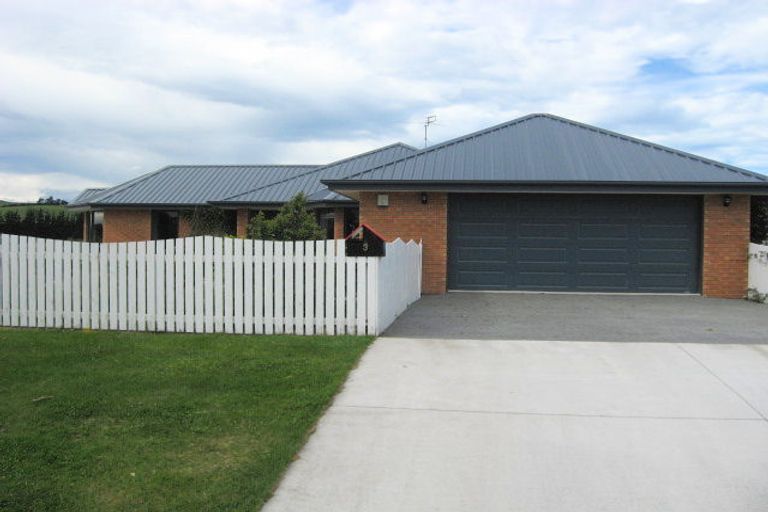 Photo of property in 3 Johnson Avenue, Amberley, 7410
