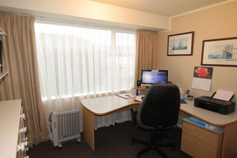 Photo of property in 51 Vogel Place, Waikiwi, Invercargill, 9810