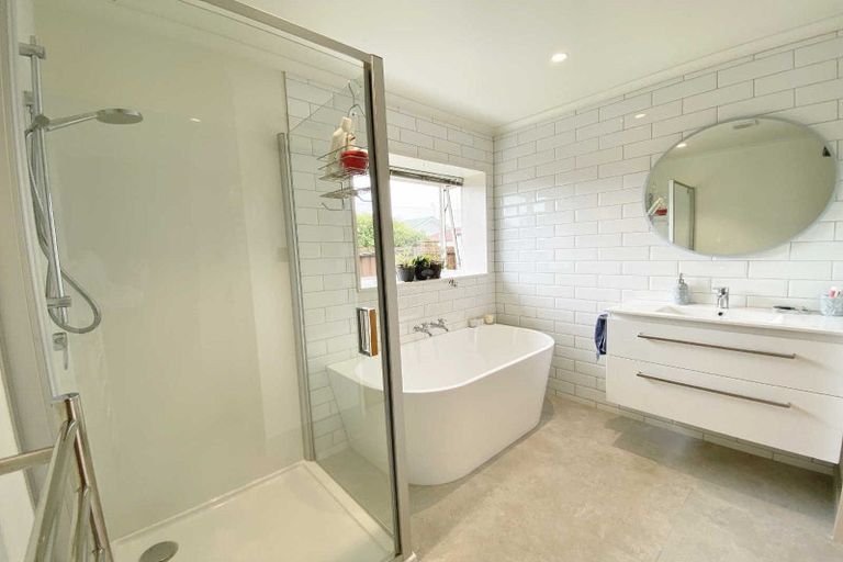 Photo of property in 2/58b Daniels Road, Redwood, Christchurch, 8051