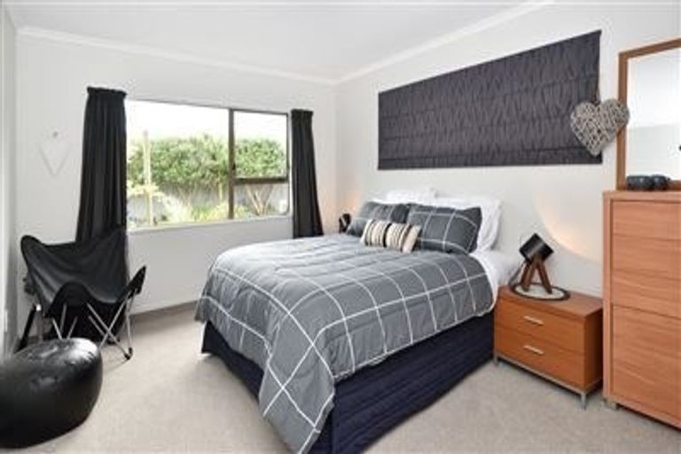 Photo of property in 3b Lillian Place, Orewa, 0931