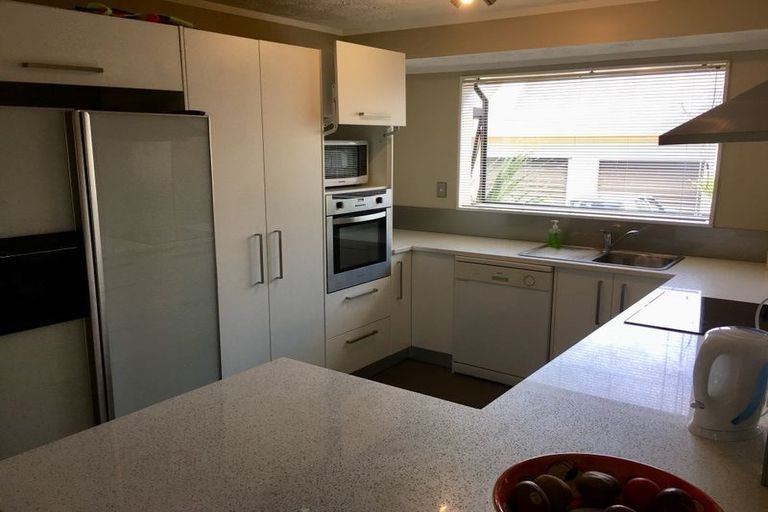 Photo of property in 2/44 Darren Crescent, Half Moon Bay, Auckland, 2012