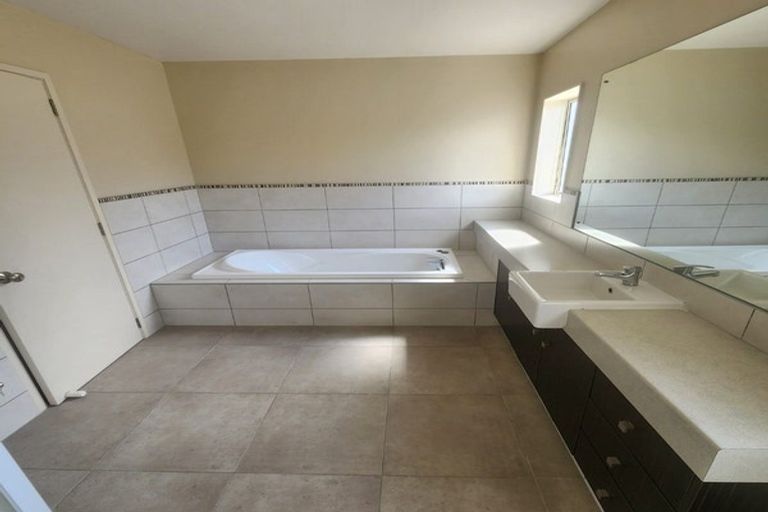 Photo of property in 12 Tivoli Court, Flat Bush, Auckland, 2019