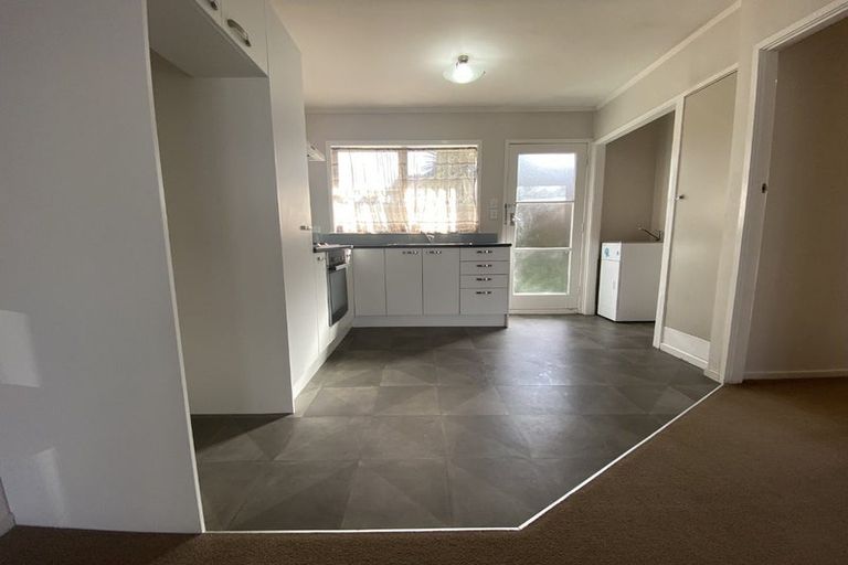 Photo of property in 37 Spence Road, Henderson, Auckland, 0612