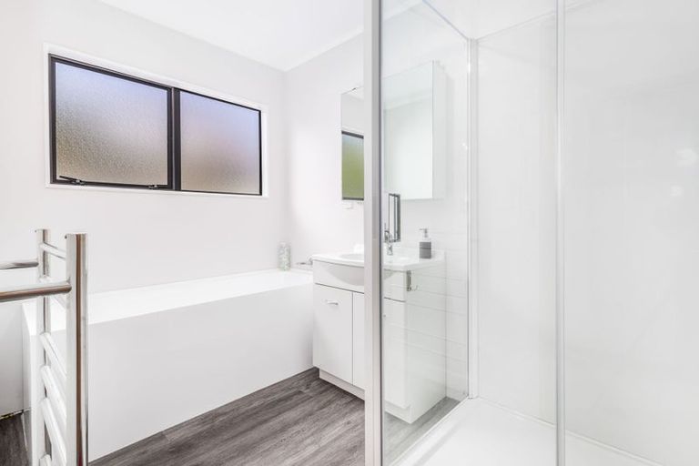 Photo of property in 19 Pehi Kupa Street, Waikanae, 5036