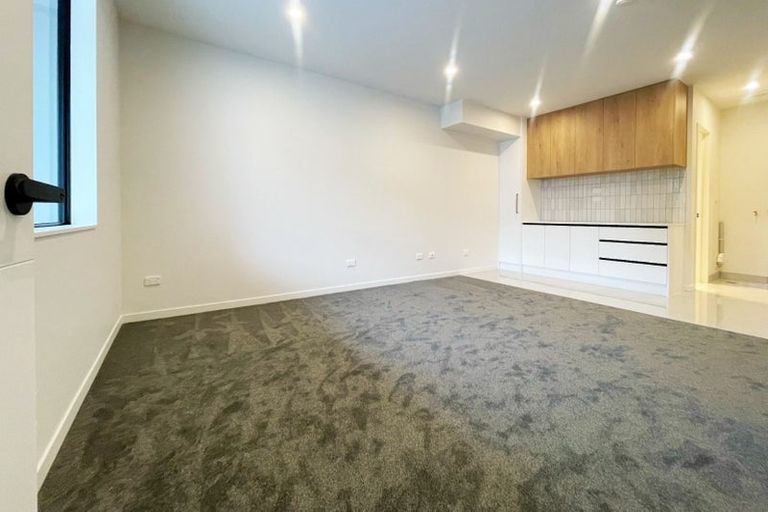Photo of property in 7 Heketara Way, Massey, Auckland, 0614