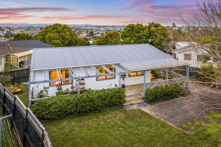 Photo of property in 2/2 Crosby Road, West Harbour, Auckland, 0618