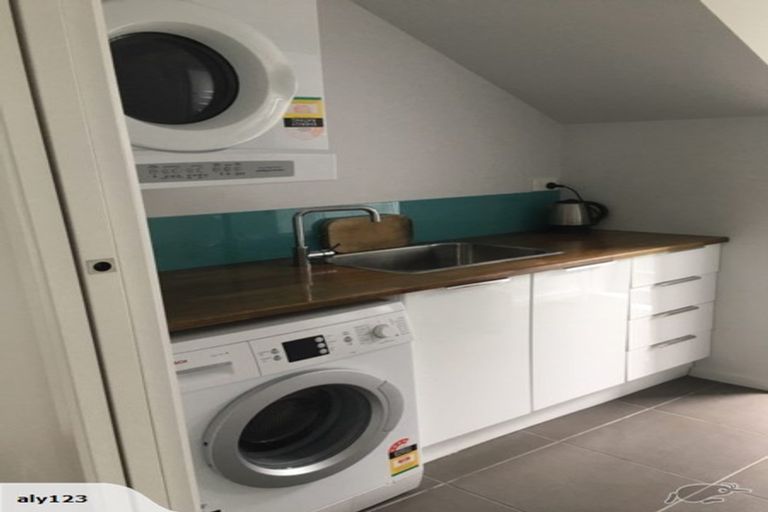 Photo of property in 18 Birkley Road, Bayswater, Auckland, 0622