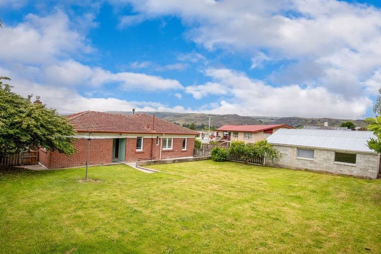 Photo of property in 18 Branxholm Street, Roxburgh, 9500