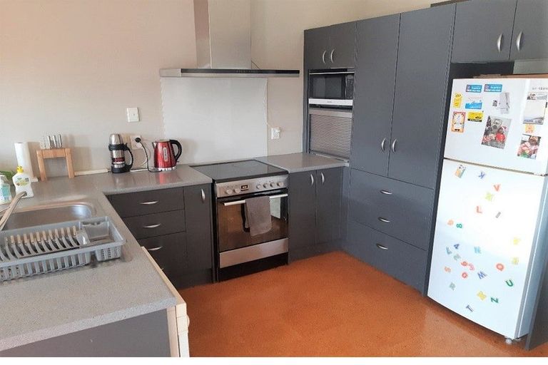 Photo of property in 2/20 Waverley Avenue, Glenfield, Auckland, 0629