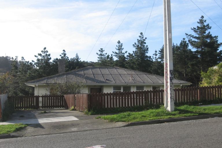 Photo of property in 19 Hereford Street, Cannons Creek, Porirua, 5024