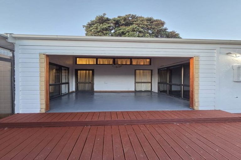 Photo of property in 14 Waimana Road, Conifer Grove, Takanini, 2112