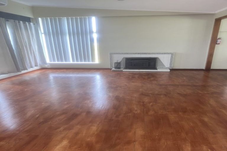 Photo of property in 64 Don Buck Road, Massey, Auckland, 0614