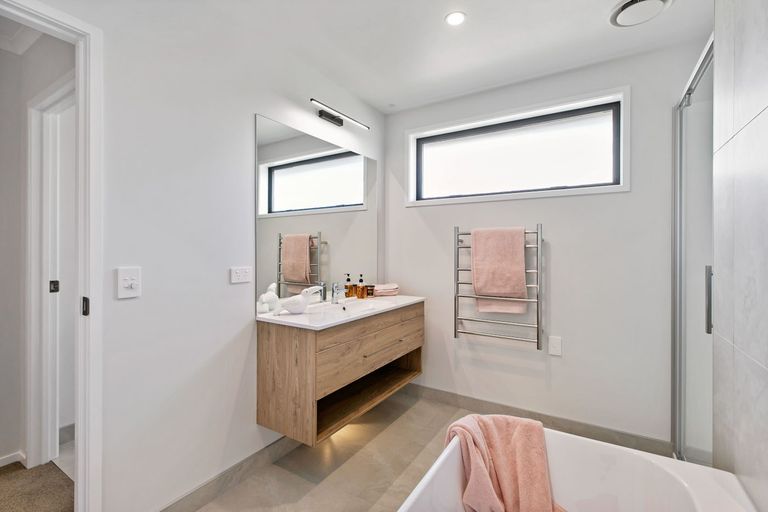 Photo of property in 2 Walter Lawry Road, Paerata, Pukekohe, 2124