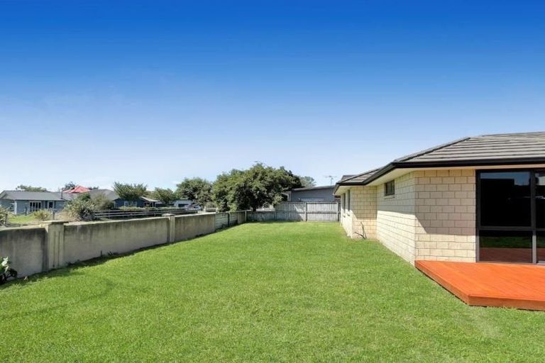 Photo of property in 35 Christobel Circle, Huntington, Hamilton, 3210